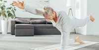 Person bei Bewegungsübungen – Körperarbeit im Orthopädiezentrum Wien