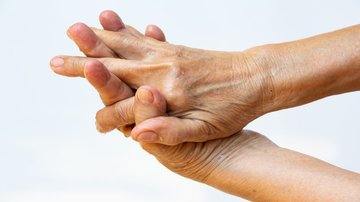 Orthopädiezentrum Wien - Gicht bei einer Person, die unter Gelenkschmerzen leidet.