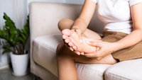 Orthopädiezentrum Wien - Ermüdungsbruch im Fuß bei einer Person, Nahaufnahme