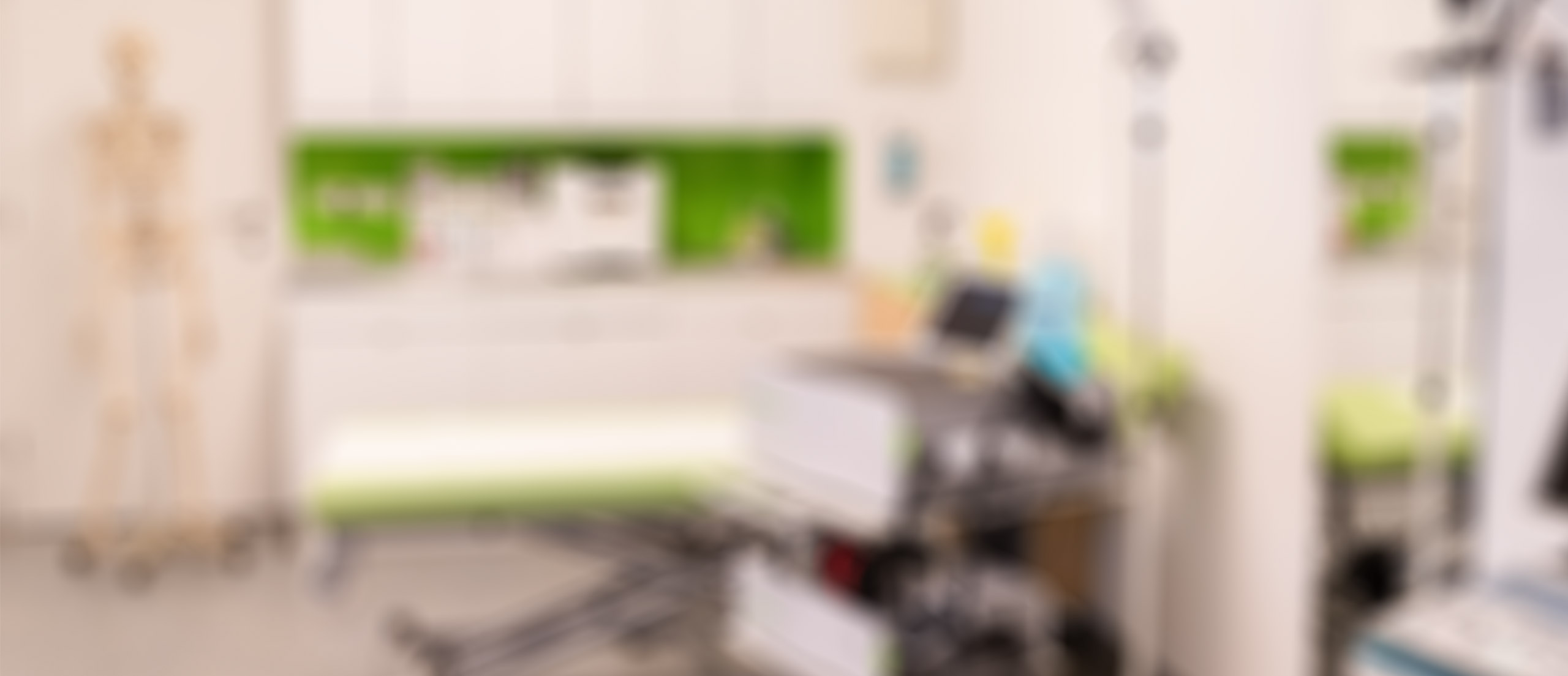 Empfangsbereich der Ordination Orthopädie-Zentrum Wien – heller Warteraum